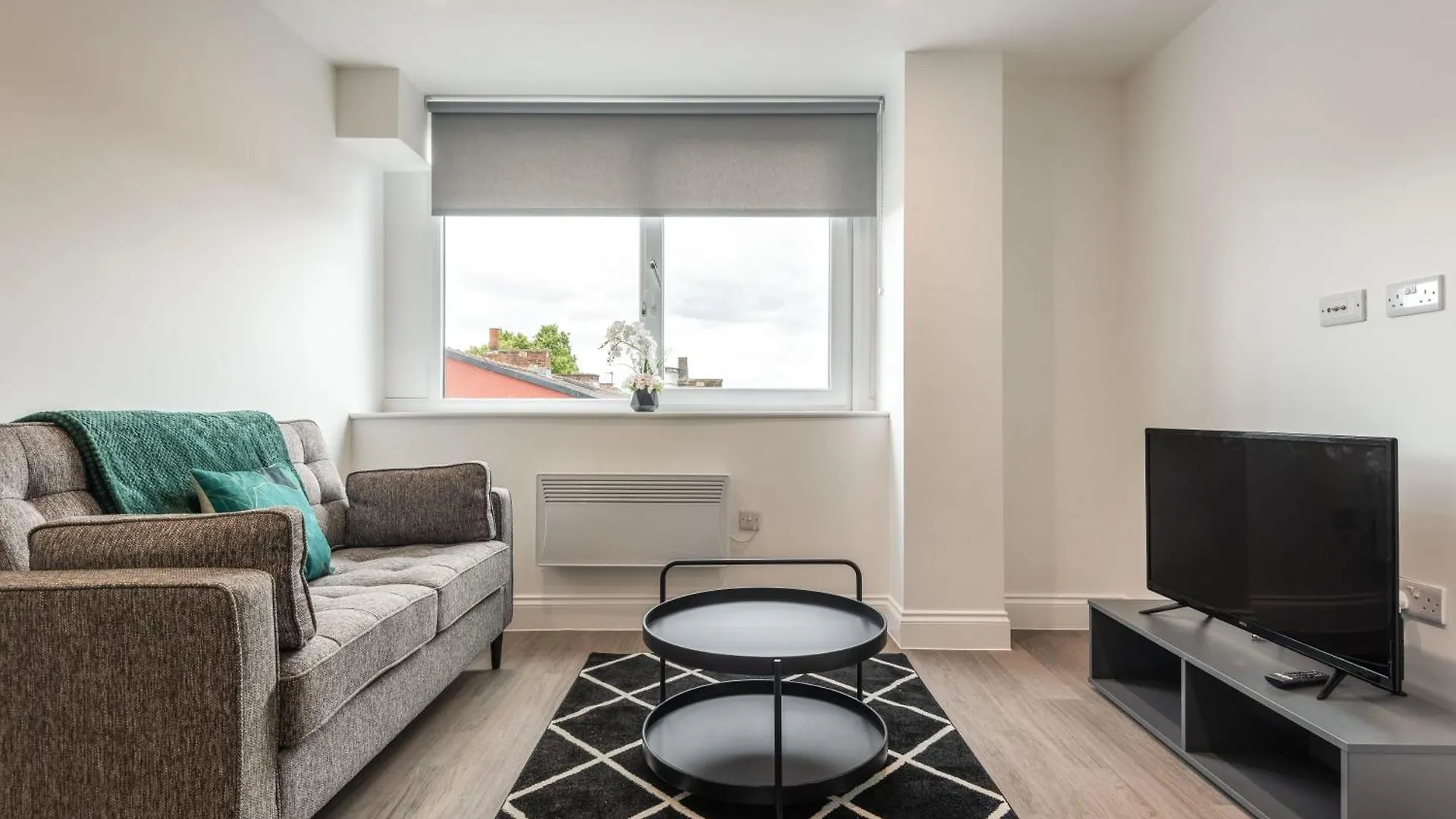 Modern 1 Bedroom Apartment In Central Wakefield