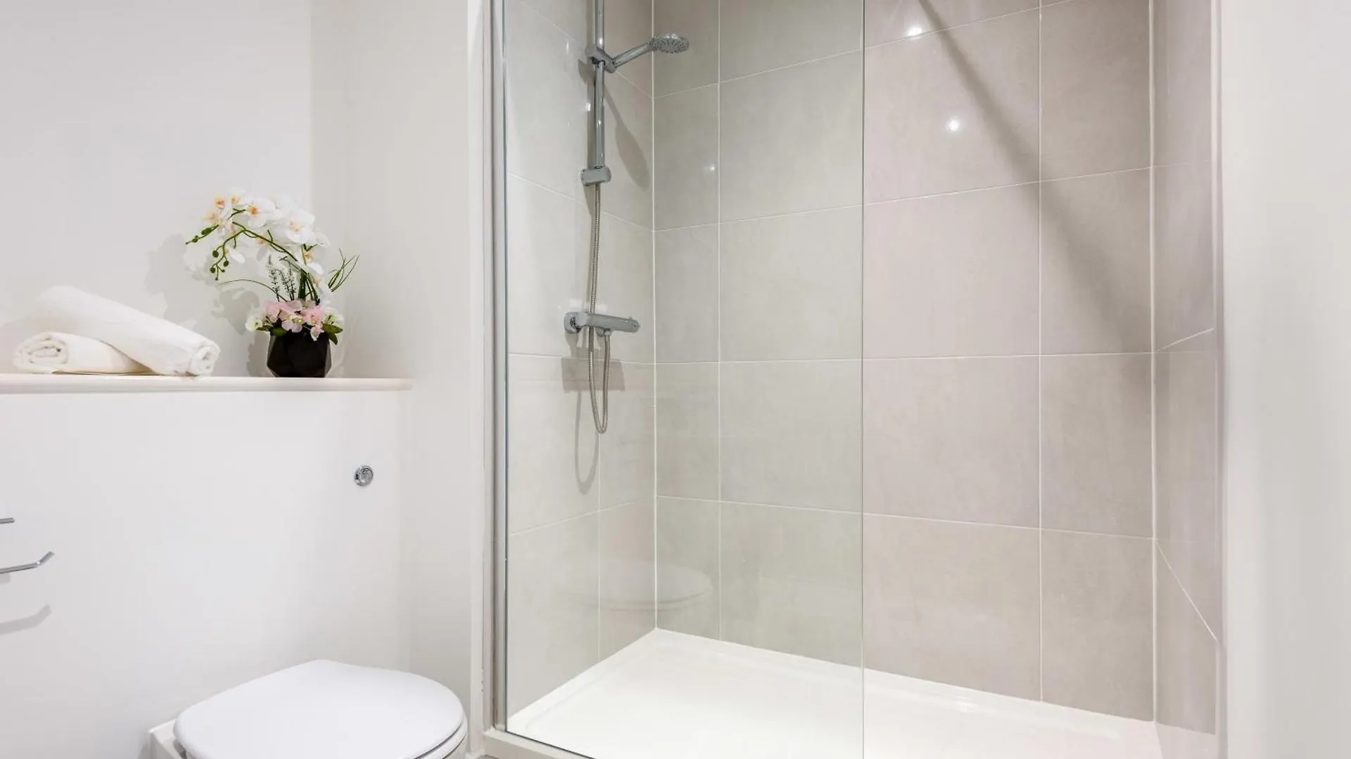 Modern 1 Bedroom Apartment In Central Wakefield