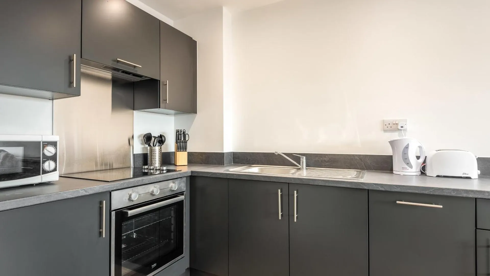 Modern 1 Bedroom Apartment In Central Wakefield